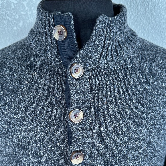 IZOD Men's Gray Black Knit Winter Fall Classic Four Button Cotton Blend Sweater - Picture 3 of 7